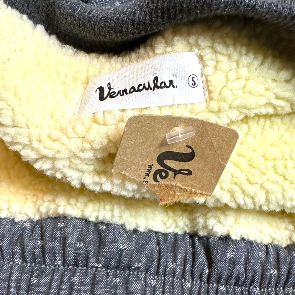 πHPπ NWT Vernacular Faux Sherpa Lined Quilted Bomber Jacket in Grey. Size S - Picture 15 of 15